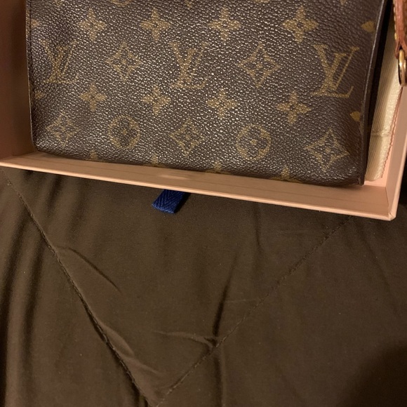 **SOLD** Louis Vuitton Monogram Toiletry Pouch - Picture 3 of 12